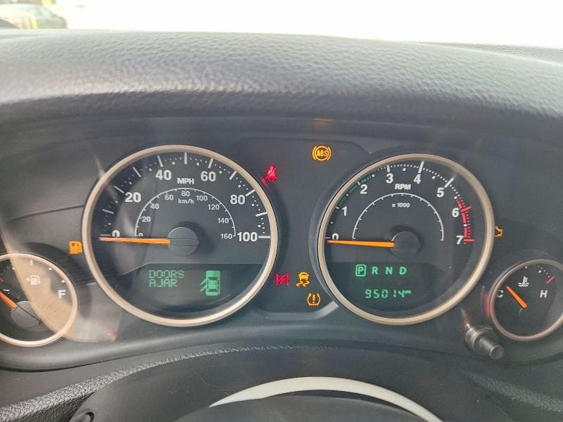 2017 JEEP WRANGLER UNLIMITED SAHARA 9