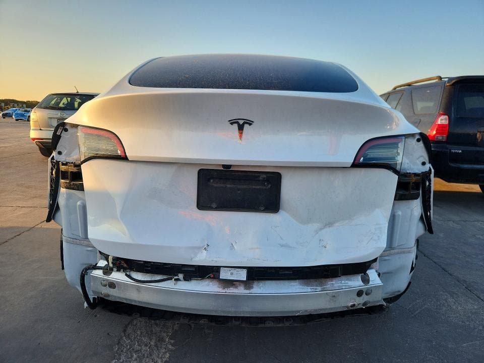 2024 TESLA MODEL Y 6