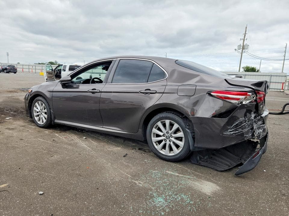 2018 TOYOTA CAMRY LE 2