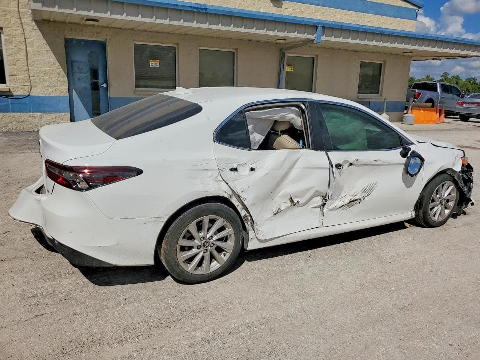 2024 TOYOTA CAMRY LE 3