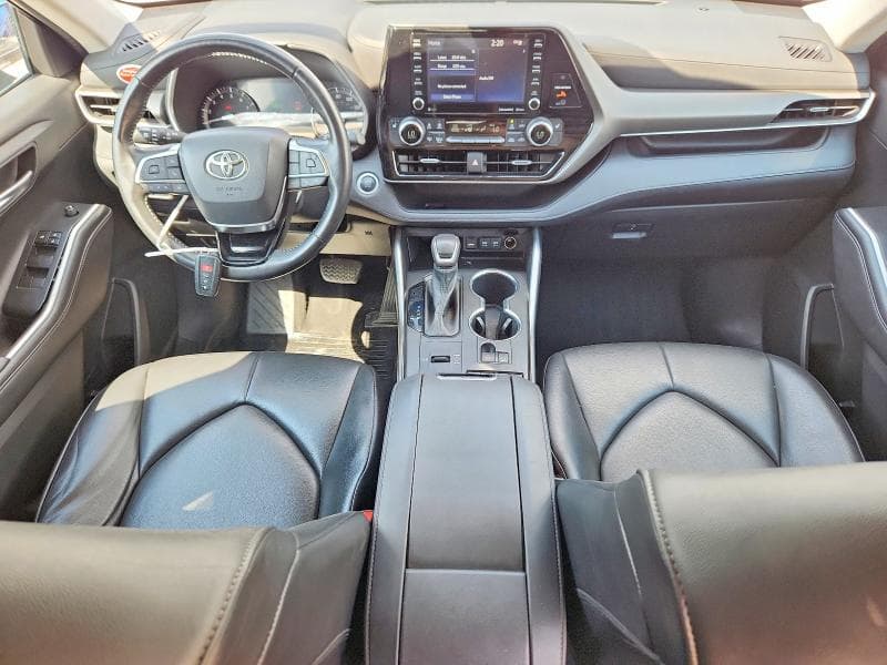 2021 TOYOTA HIGHLANDER XLE 8