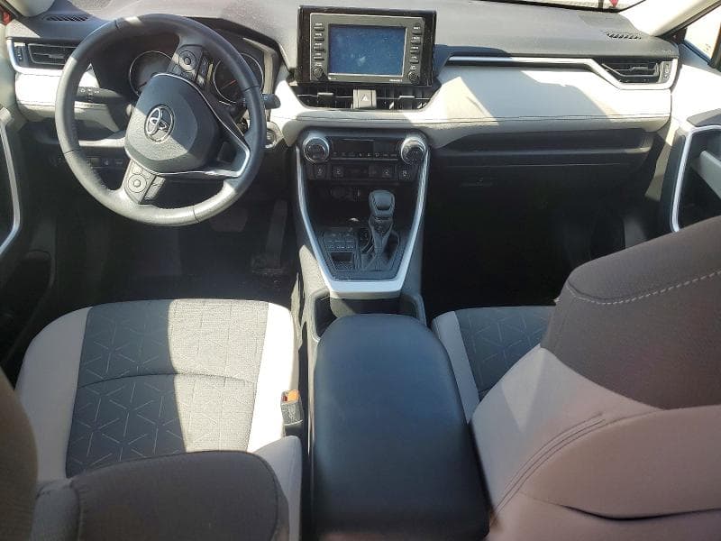 2022 TOYOTA RAV4 XLE 8