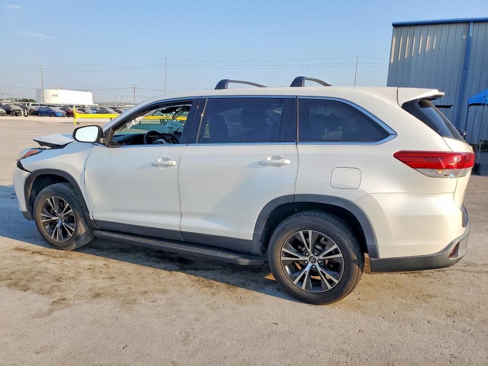 2019 TOYOTA HIGHLANDER LE 2