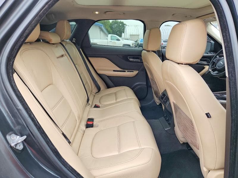 2017 JAGUAR F-PACE PRESTIGE 10