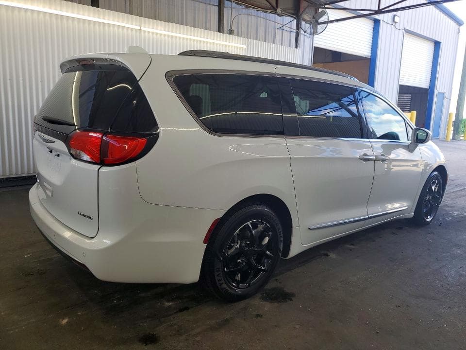 2020 CHRYSLER PACIFICA LIMITED 3