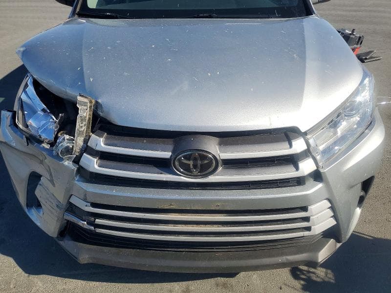 2018 TOYOTA HIGHLANDER LE 11