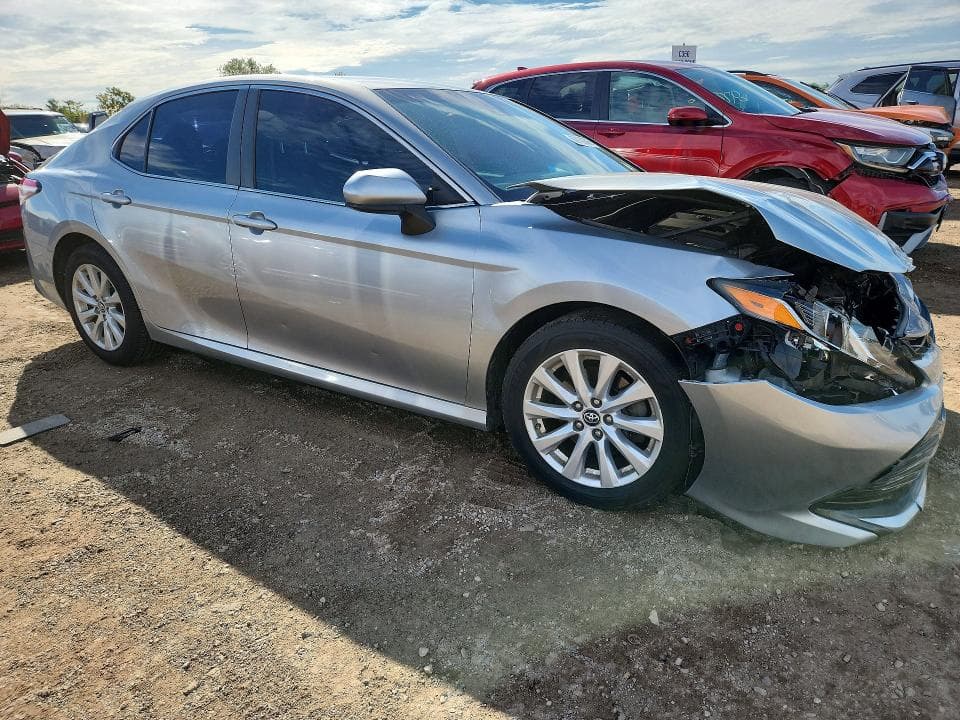 2018 TOYOTA CAMRY LE 4