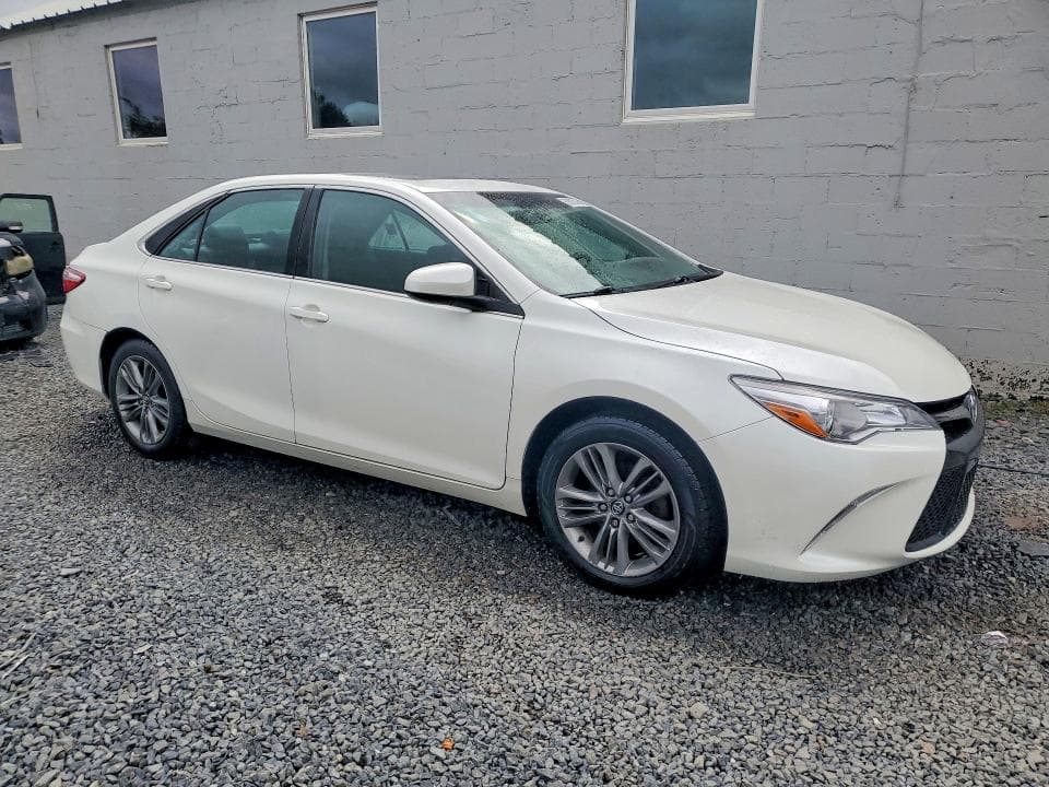 2017 TOYOTA CAMRY SE 4