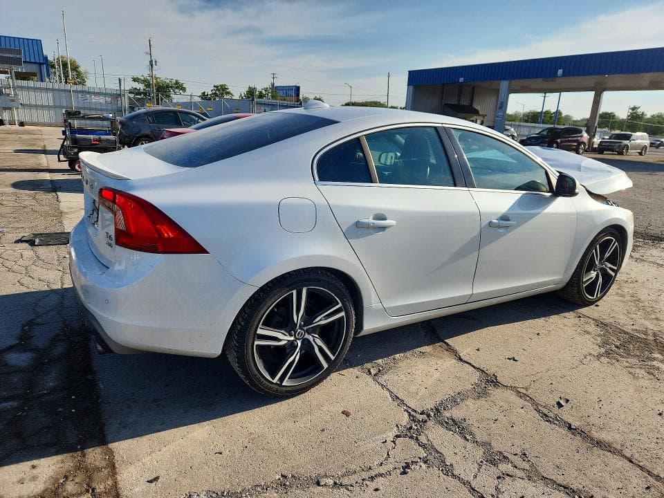 2017 VOLVO S60 R DESIGN 3