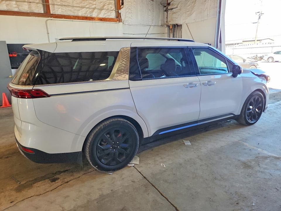 2023 KIA CARNIVAL SX 3