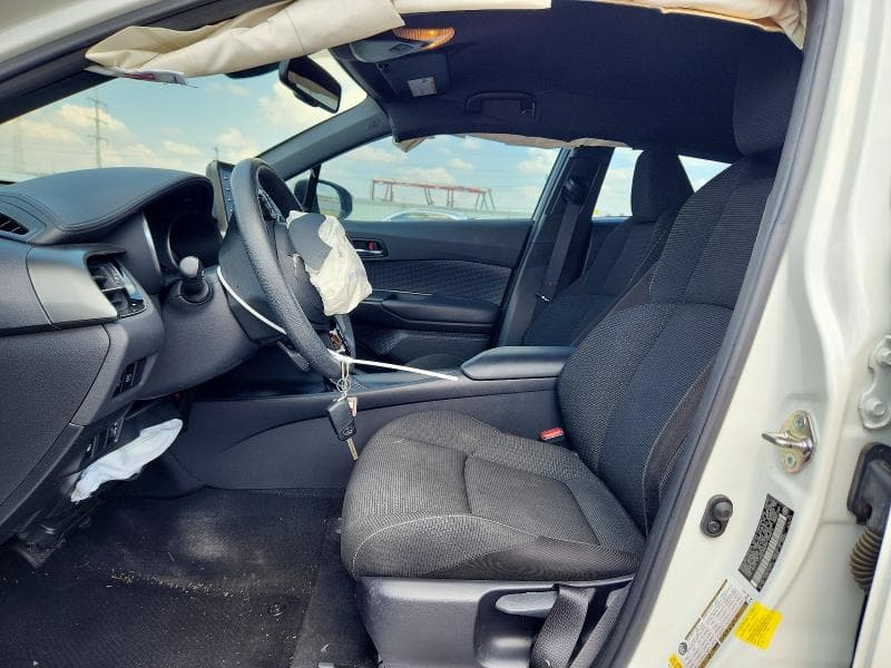 2019 TOYOTA C-HR LE 7