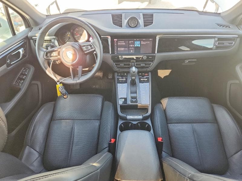 2025 PORSCHE MACAN BASE 8
