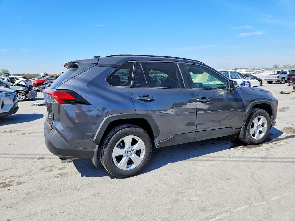 2019 TOYOTA RAV4 XLE 3