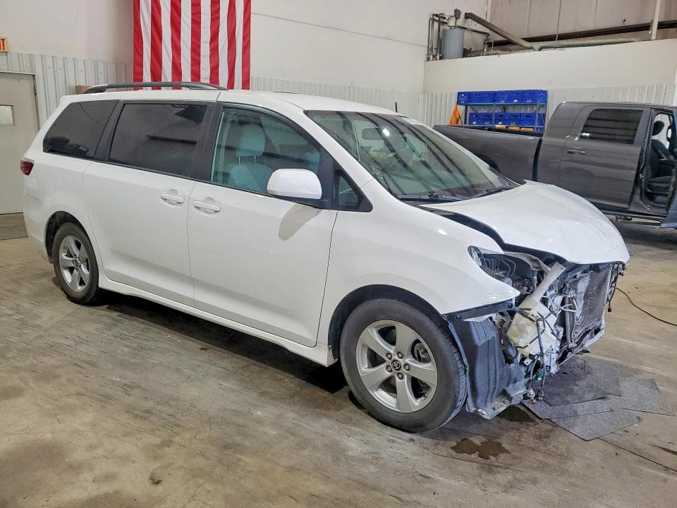 2020 TOYOTA SIENNA LE 4
