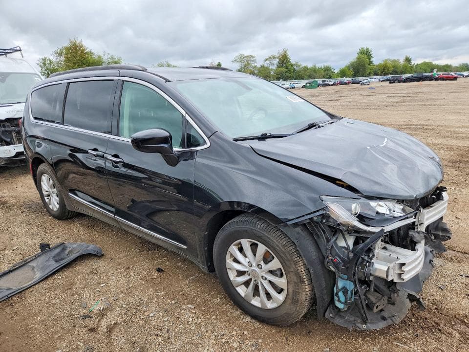 2017 CHRYSLER PACIFICA TOURING L 4