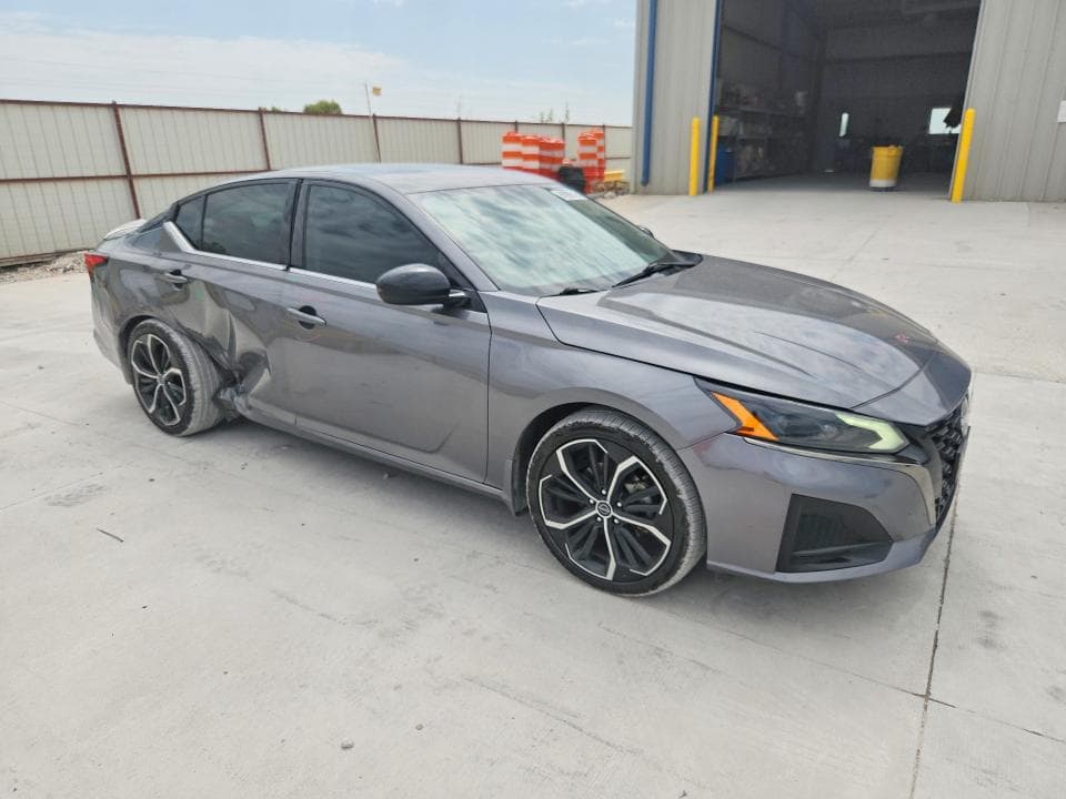 2023 NISSAN ALTIMA SR 4