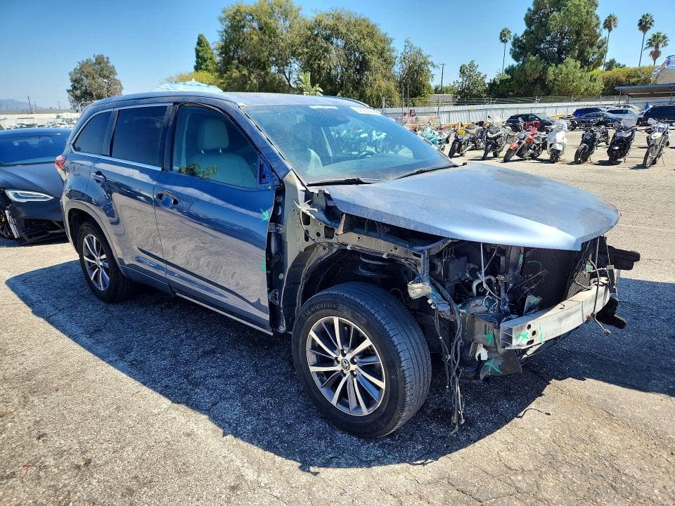 2017 TOYOTA HIGHLANDER XLE 4