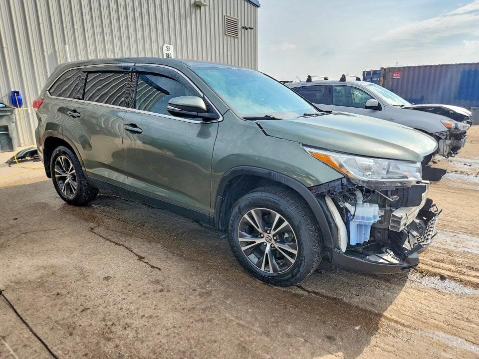 2019 TOYOTA HIGHLANDER LE 4
