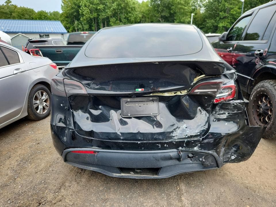 2024 TESLA MODEL Y 6