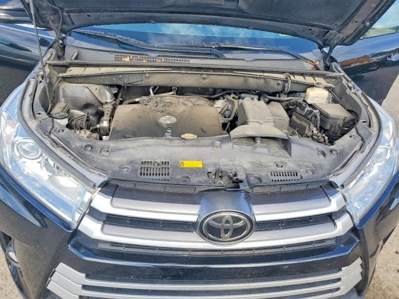 2017 TOYOTA HIGHLANDER XLE 12