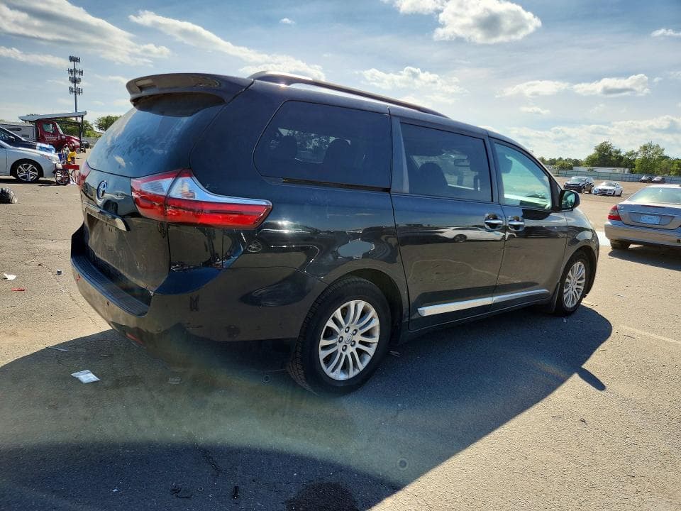 2017 TOYOTA SIENNA XLE 8-PASSENGER 3