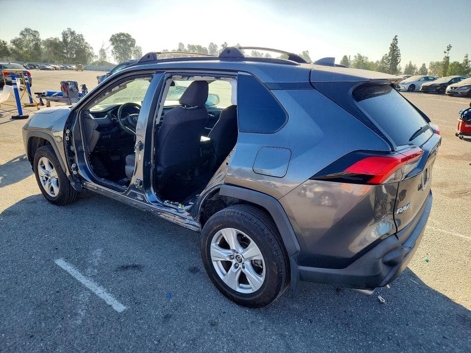 2019 TOYOTA RAV4 XLE 2