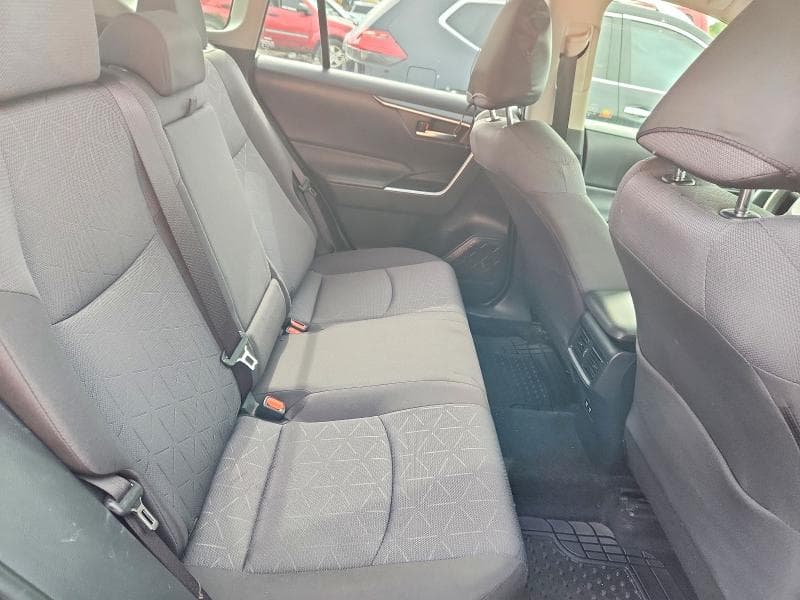 2019 TOYOTA RAV4 XLE 11