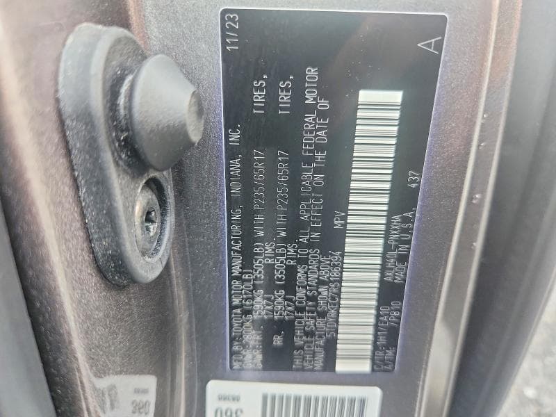 2024 TOYOTA SIENNA XLE 13