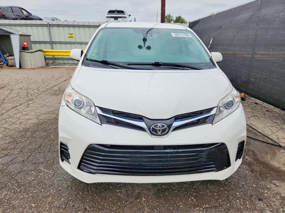 2018 TOYOTA SIENNA LE 5