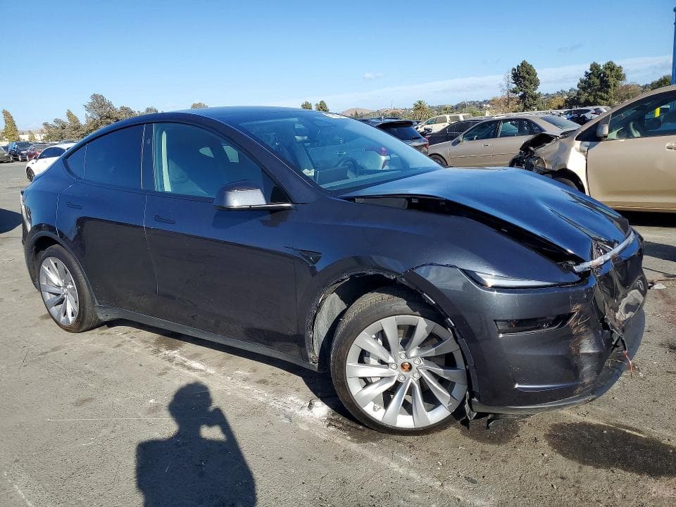 2026 TESLA MODEL Y 4