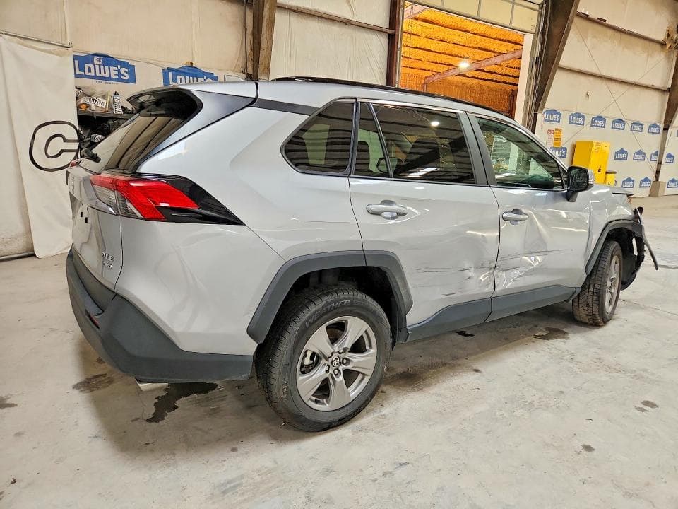 2025 TOYOTA RAV4 XLE 3