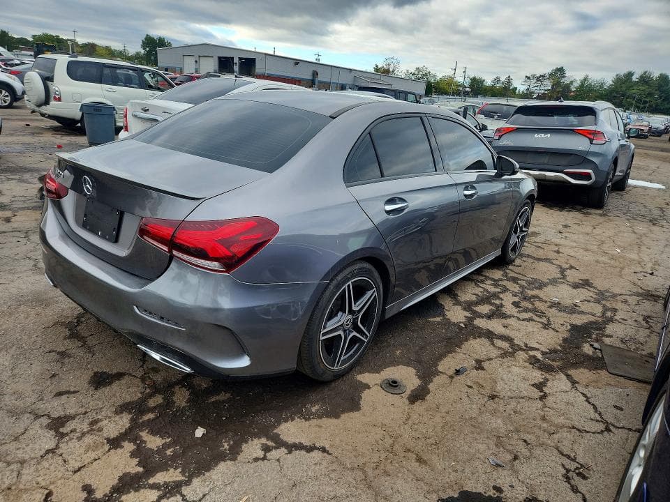 2019 MERCEDES-BENZ A 220 3
