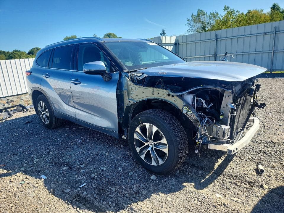 2020 TOYOTA HIGHLANDER XLE 4
