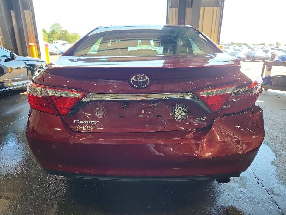 2017 TOYOTA CAMRY SE 6