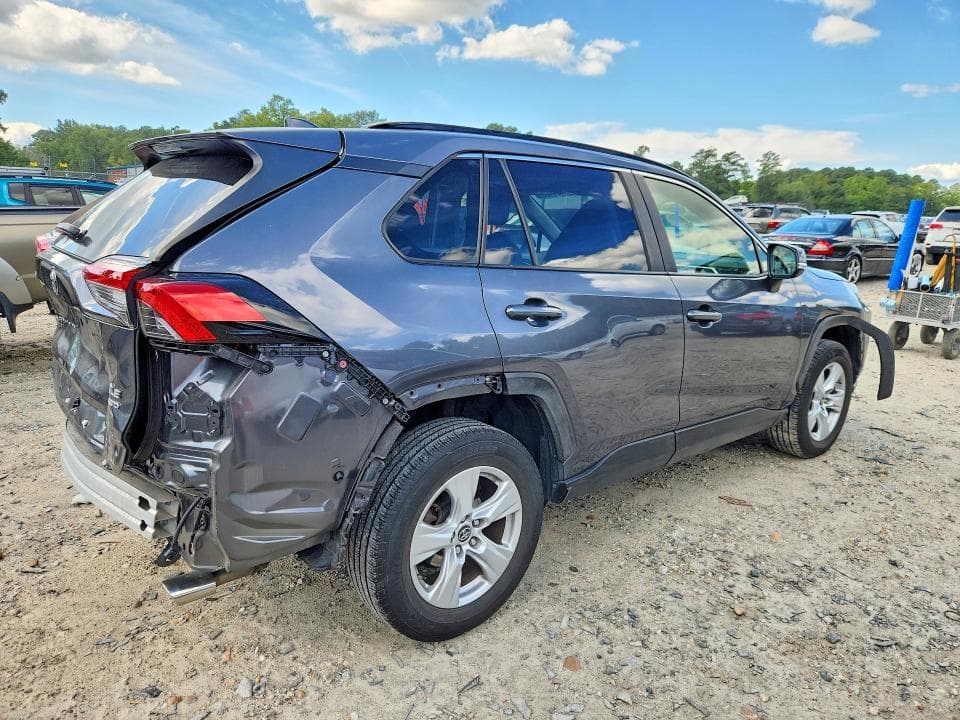 2019 TOYOTA RAV4 XLE 3