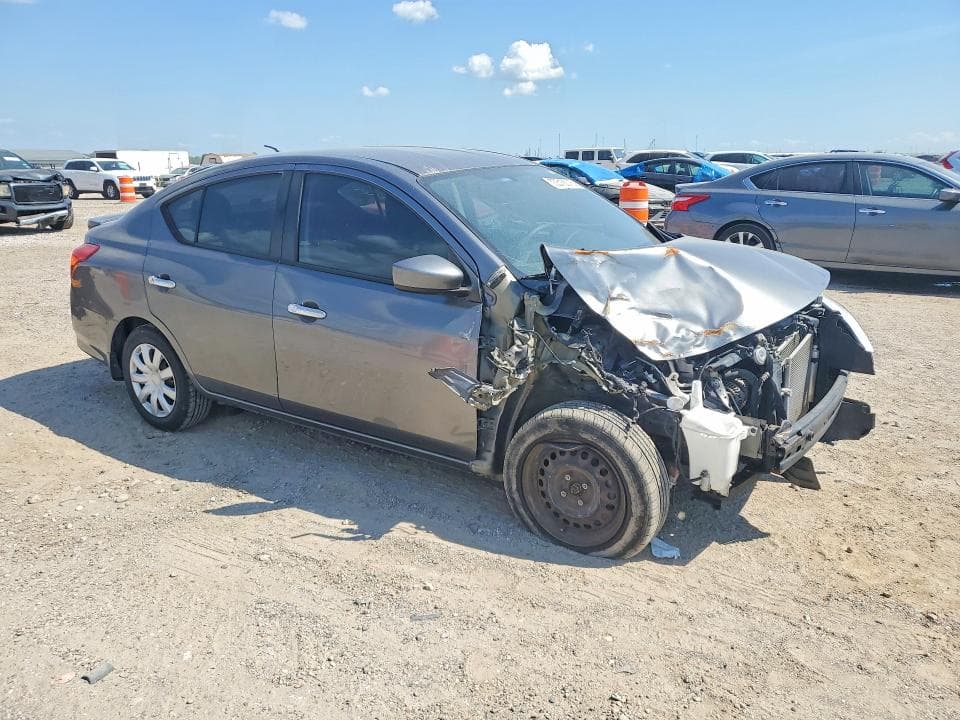 2017 NISSAN VERSA 1.6 SV 4