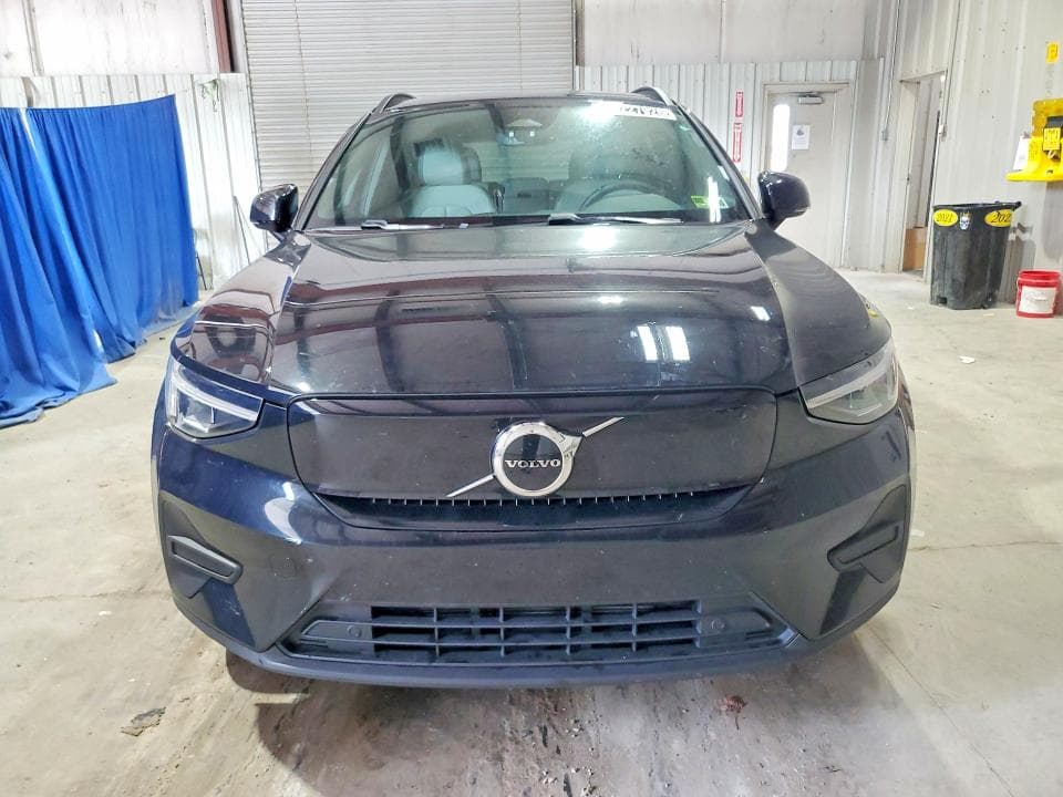 2025 VOLVO EX40 CORE 5