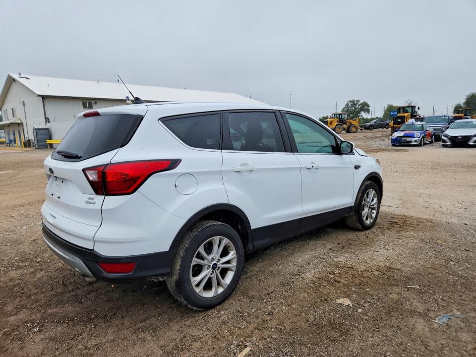 2019 FORD ESCAPE SE 3