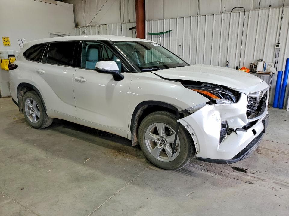 2021 TOYOTA HIGHLANDER LE 4