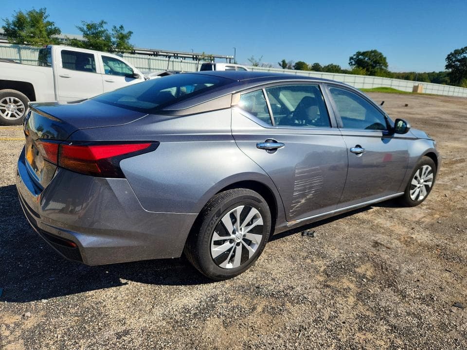 2023 NISSAN ALTIMA S 3