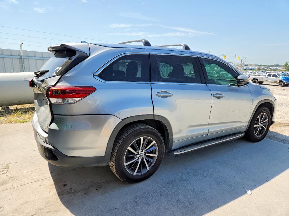 2018 TOYOTA HIGHLANDER XLE 3