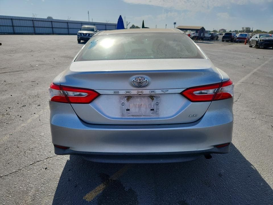 2018 TOYOTA CAMRY LE 6