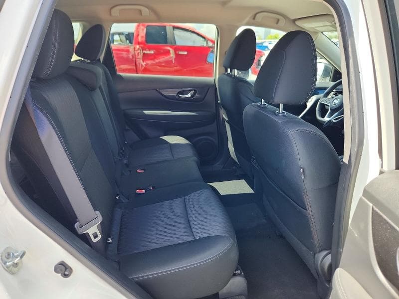 2017 NISSAN ROGUE SV 11