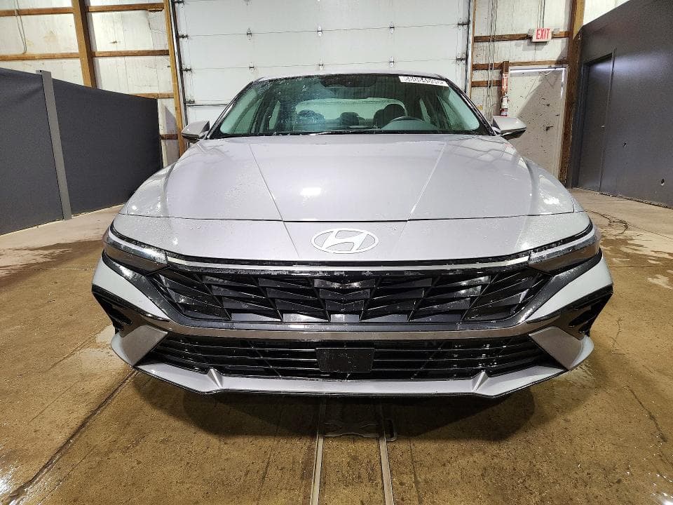 2025 HYUNDAI ELANTRA LIMITED 5