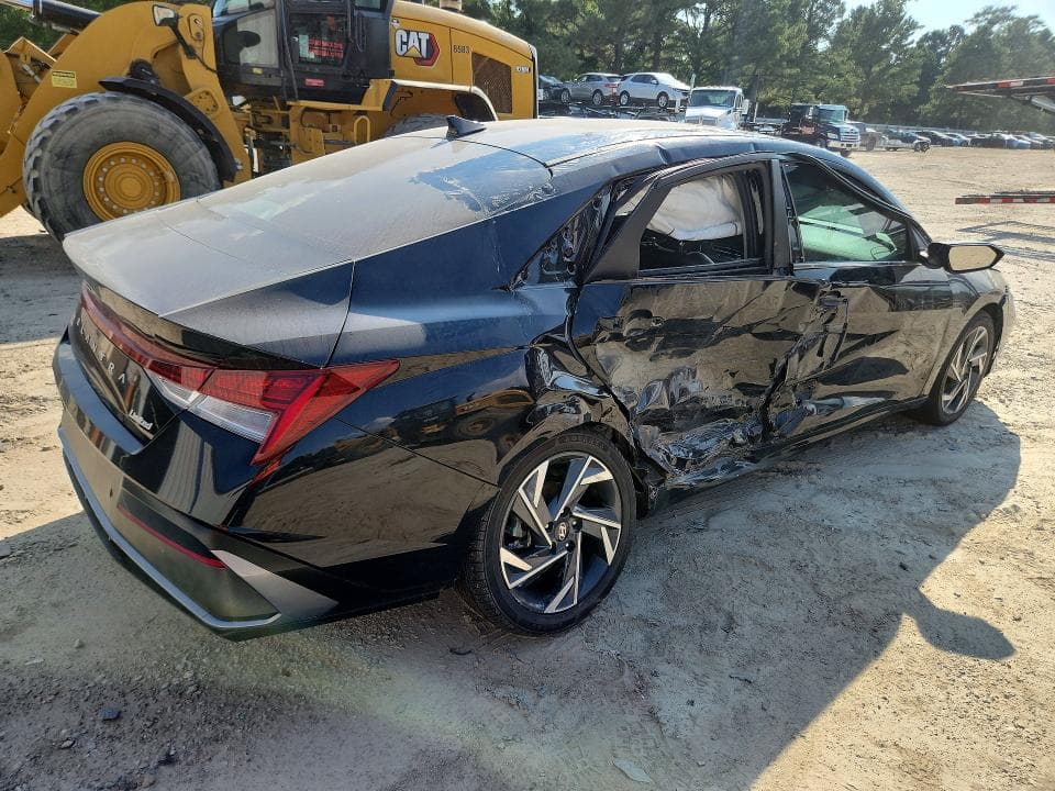 2024 HYUNDAI ELANTRA LIMITED 3
