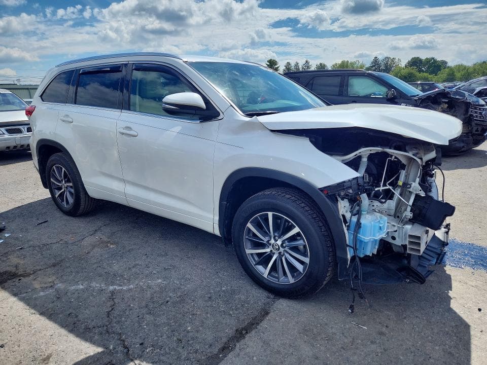 2017 TOYOTA HIGHLANDER XLE 4
