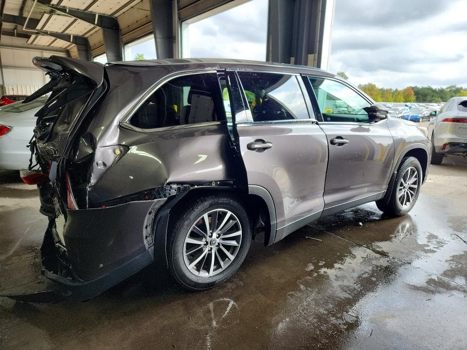 2019 TOYOTA HIGHLANDER XLE 3