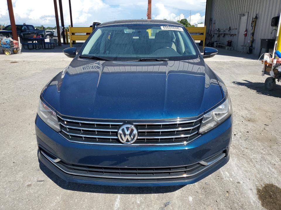 2018 VOLKSWAGEN PASSAT SE 5