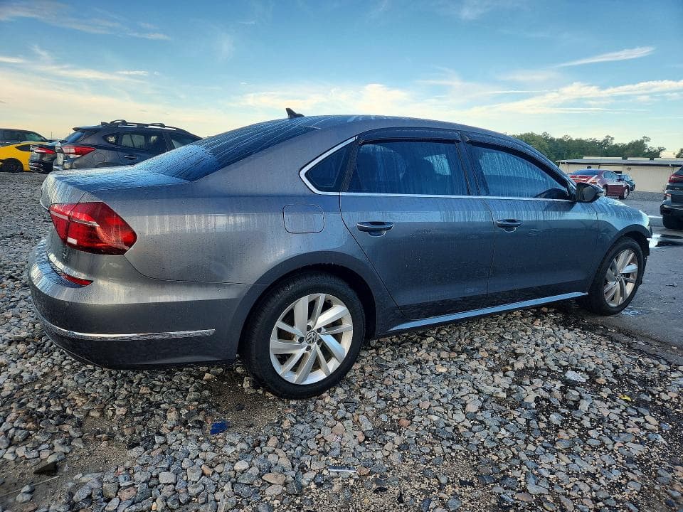 2018 VOLKSWAGEN PASSAT SE 3
