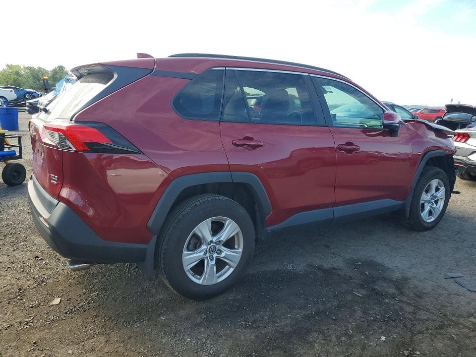 2019 TOYOTA RAV4 XLE 3